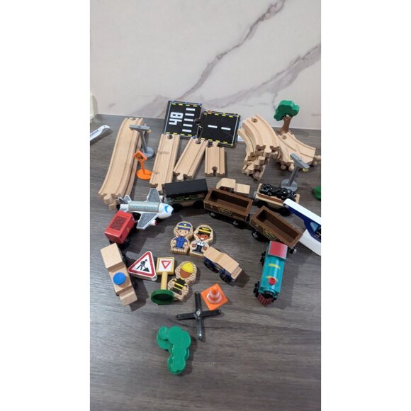 KidKraft & Tiny Conductors Wooden Train & City Playset Lot w/Magnetic Trains - Picture 6 of 9